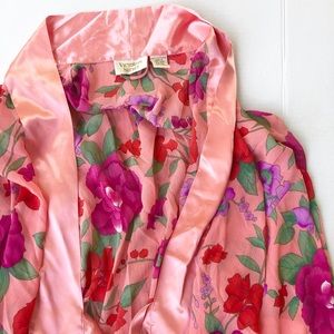 Vintage GOLD LABEL Victoria’s Secret Robe 🕊